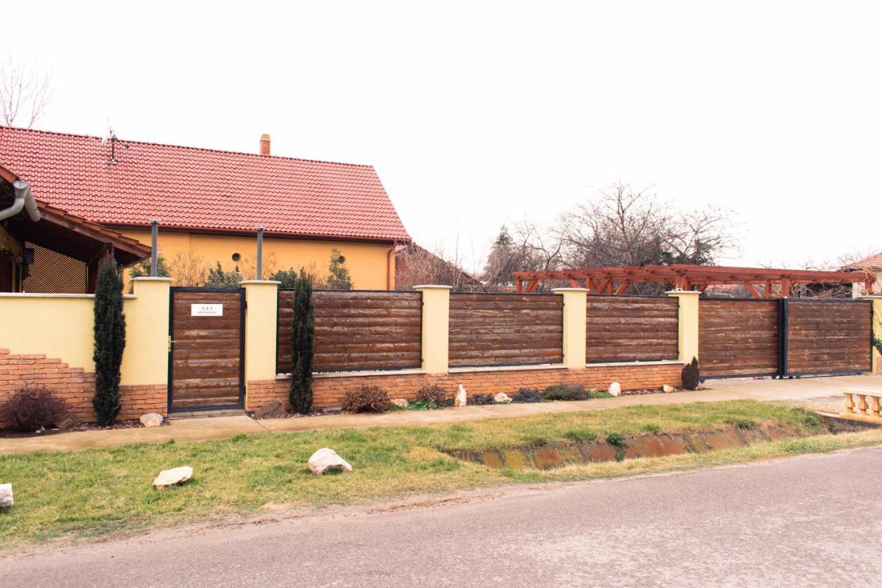 Borostyan Apartmanhaz Morahalom Exterior photo